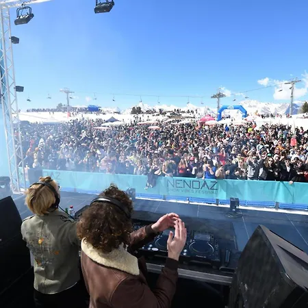 Comme Sur Un Nuage, Pour 4 Personnes *